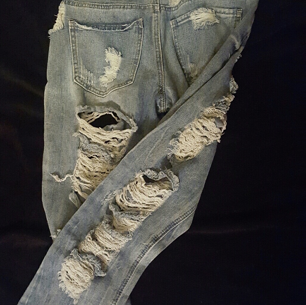Distressed jeans - Picture 3 of 7